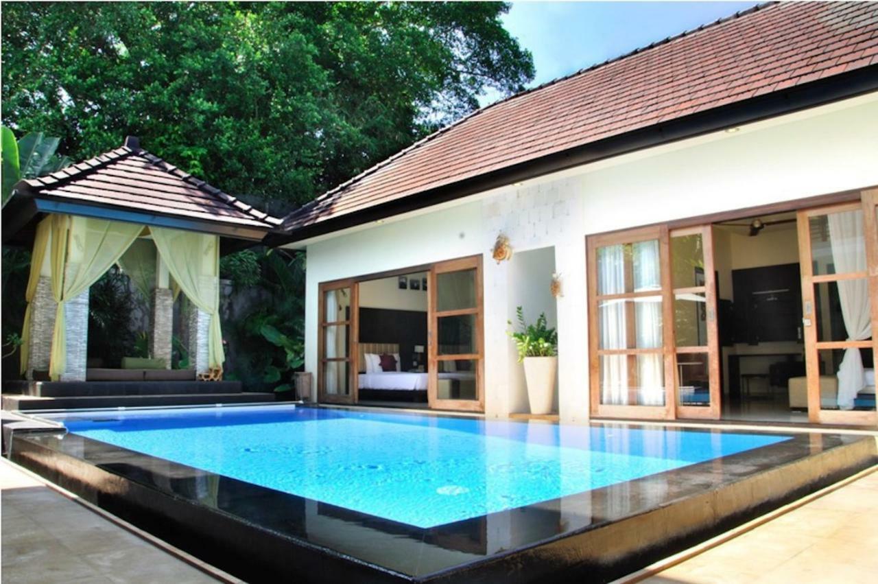 M Two Villas Seminyak Kültér fotó